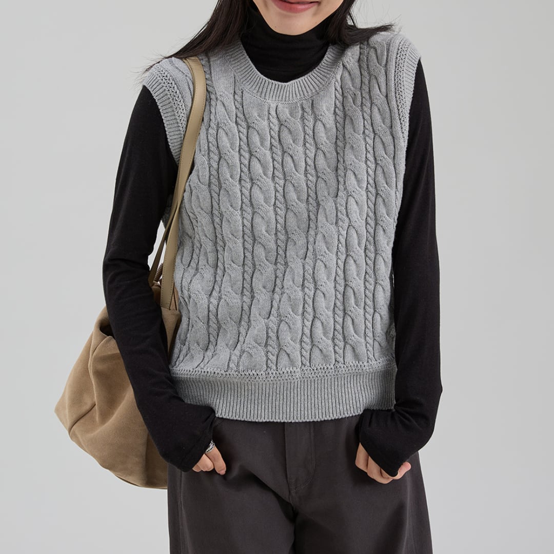 cable knit sleeveless pullover