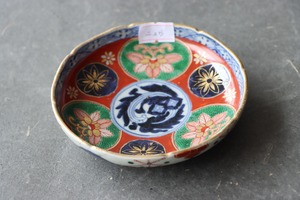 ニュウ 貫入 伊万里焼 色絵 花七宝瓔珞文 小皿 A アウトレット