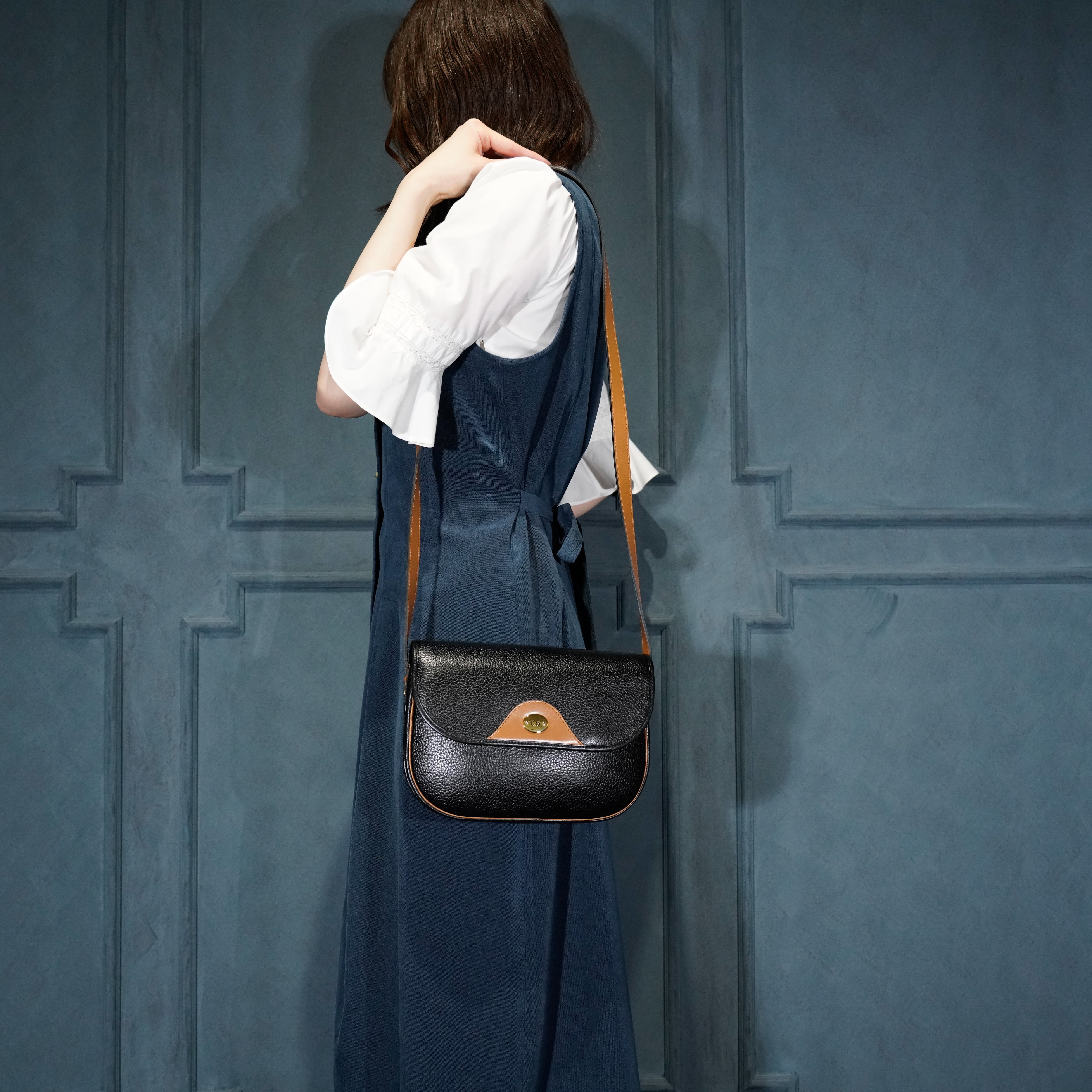 Christian Dior LOGO DESIGN LEATHER SHOULDER BAG/クリスチャン