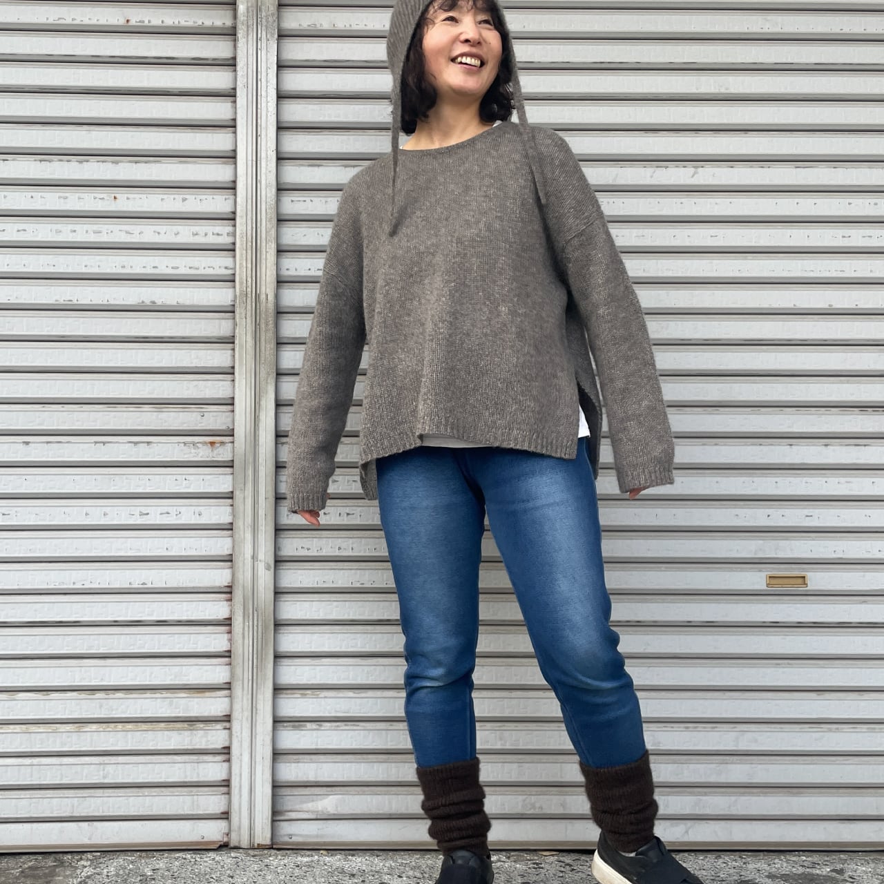 空飛ぶ羊　ヤク　ポンチョ　グレー ヤクのパーカー｜こげ茶 | 空飛ぶ羊 BASE webshop｜モンゴルの