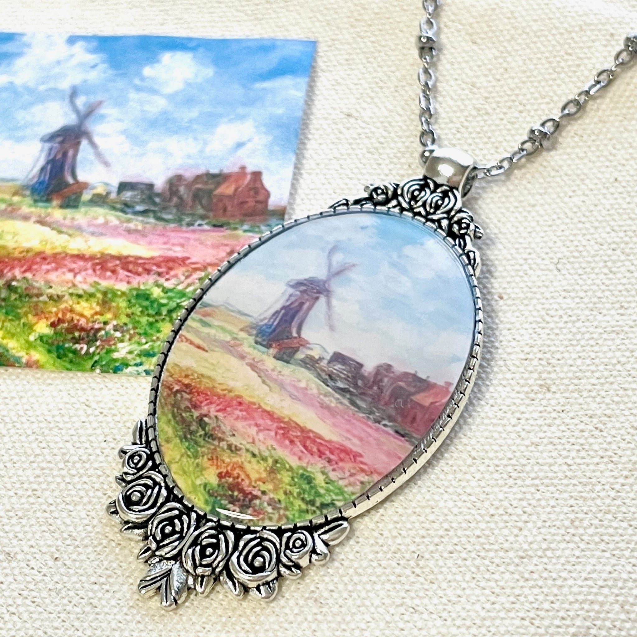 モネ「風車とチューリップ畑」/アンティーク調ローズネックレスL