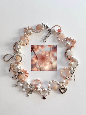Pink aventurine frill necklace.