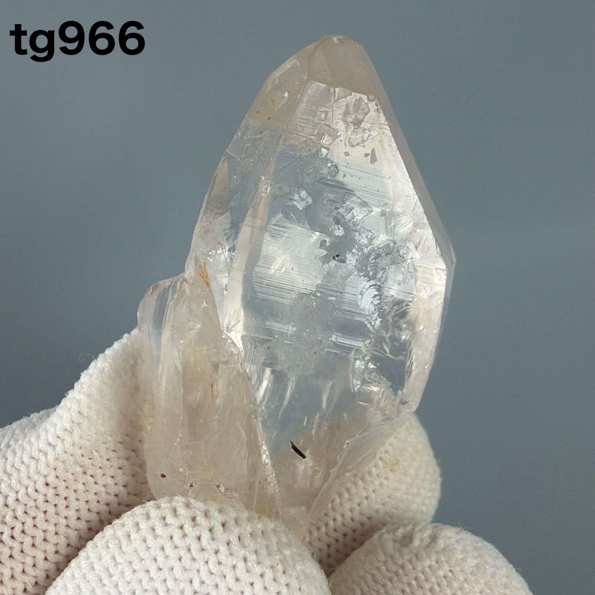 ガネーシュヒマール産 ヒマラヤ水晶 39ミリ 原石ポイント tg884