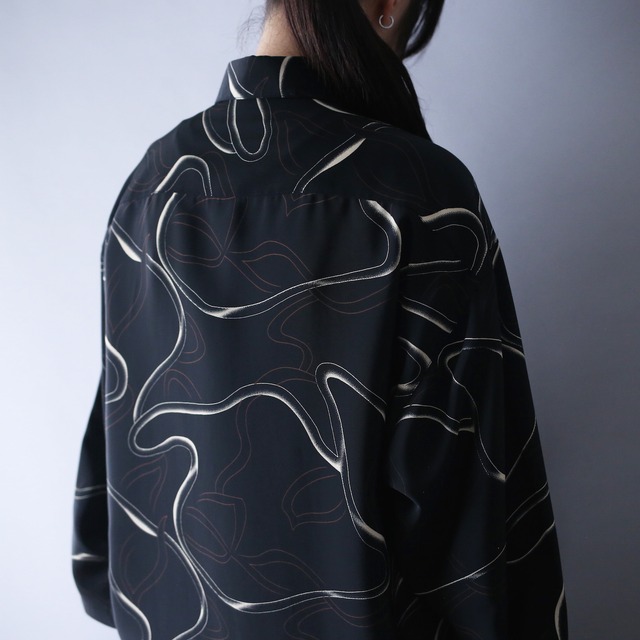 uneune line full art pattern metal button over silhouette shirt