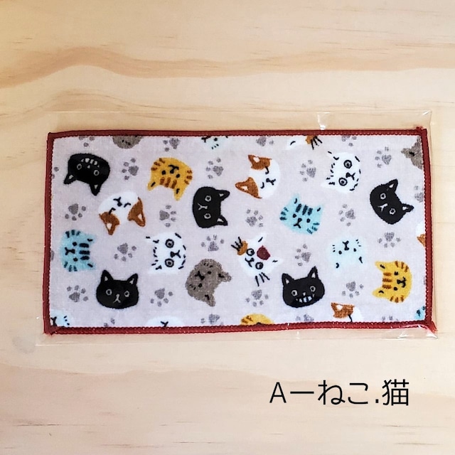 ねこ柄がかわいい！使いやすくコンパクトなミニタオル