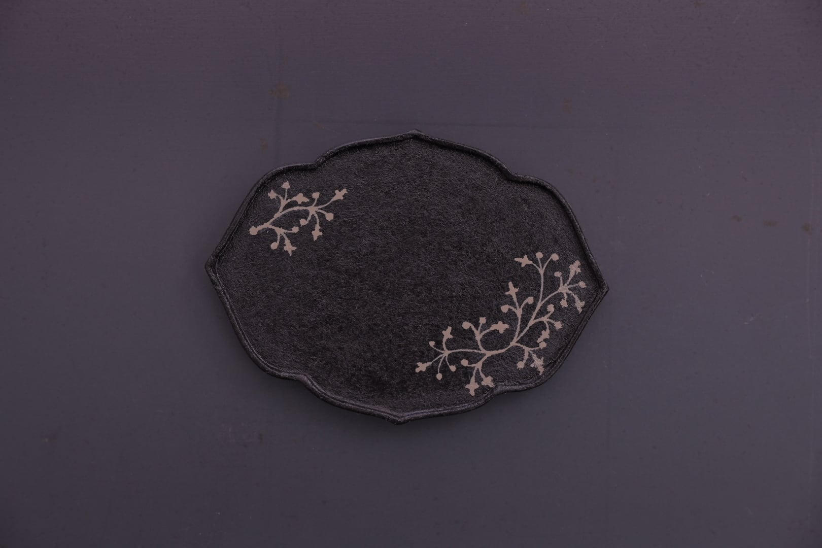 蝶野秀紀 輪花皿 上絵 (カリフラワー)黒 豆豆