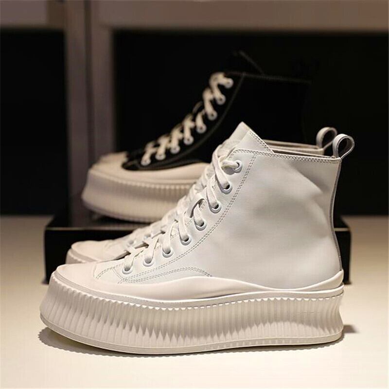 【新作】【送料無料】 黒と白の増加したプラットフォームの女性のフラットヒールのファッション白い靴春と秋の女性のカジュアルシューズ ホワイト ブラック スプリング 春物 オータム 秋物 10b324281593041