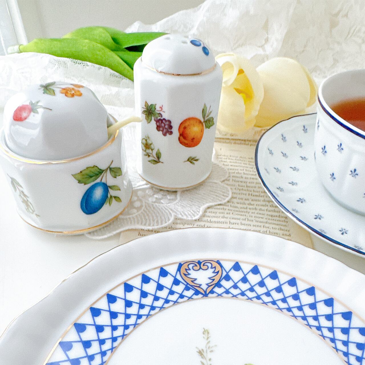 Italy】Demain ドマン 陶器のフルーツ柄ソルトペッパーシェイカー