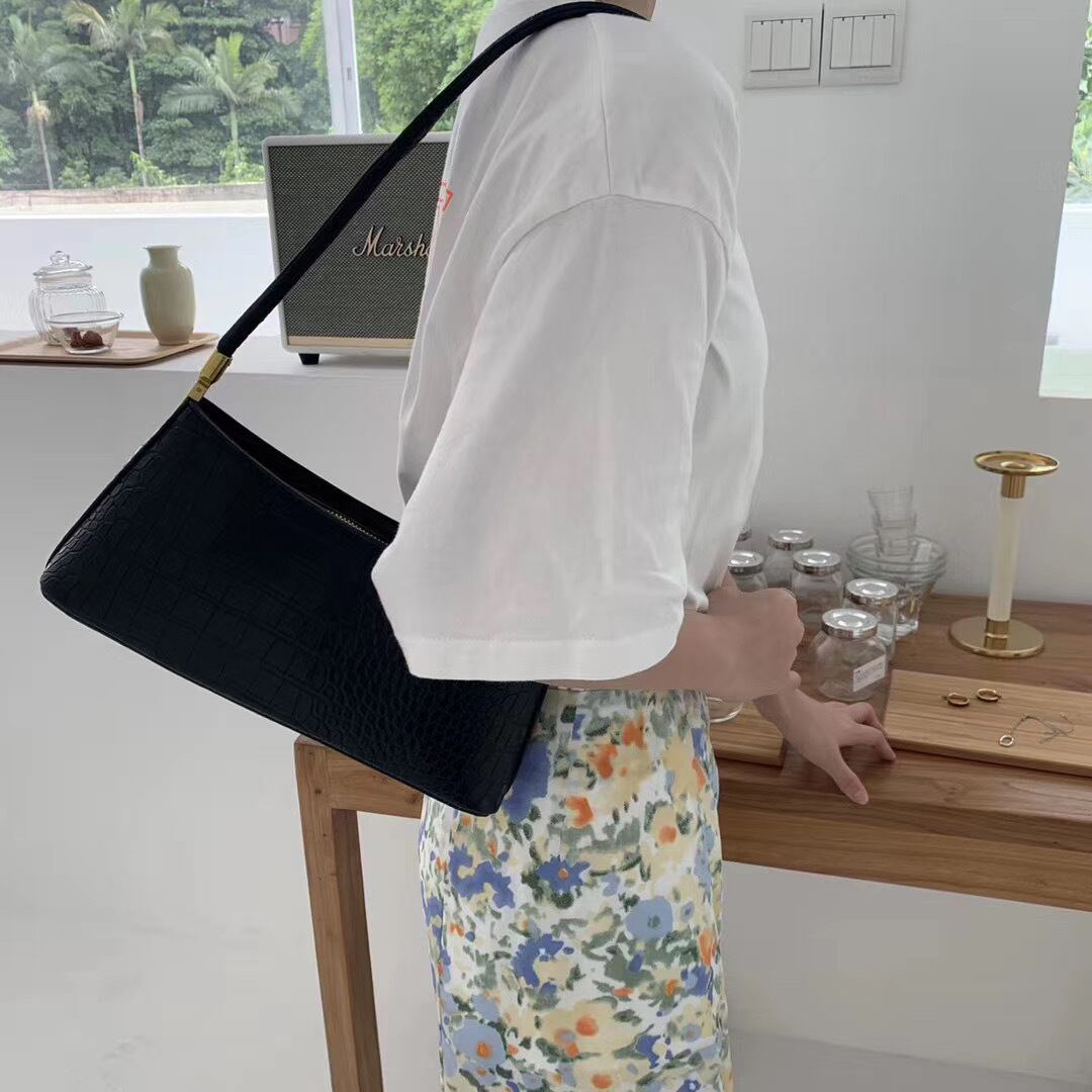 クロコ型押しミニバッグ