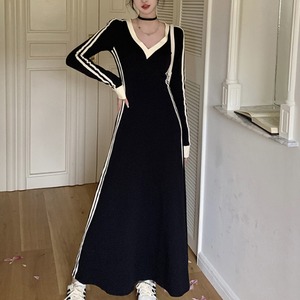 レディース ワンピース ロング丈 長袖 袖あり Vネック 襟なし セミフレア Aライン ハイウエスト かわいい 大人可愛い シンプル カジュアル おしゃれ ラフ クール ナチュラル 無地 ストライプ 柄 春 秋 10代 20代 デート お出かけ 旅行 公園 女子会 休日 ショッピング お花見 カフェ 楽ちん 美脚 脚長 普段使い L XL 2XL 3XL 大きいサイズ ビッグ 黒 ブラック 大人カラー 秋カラー