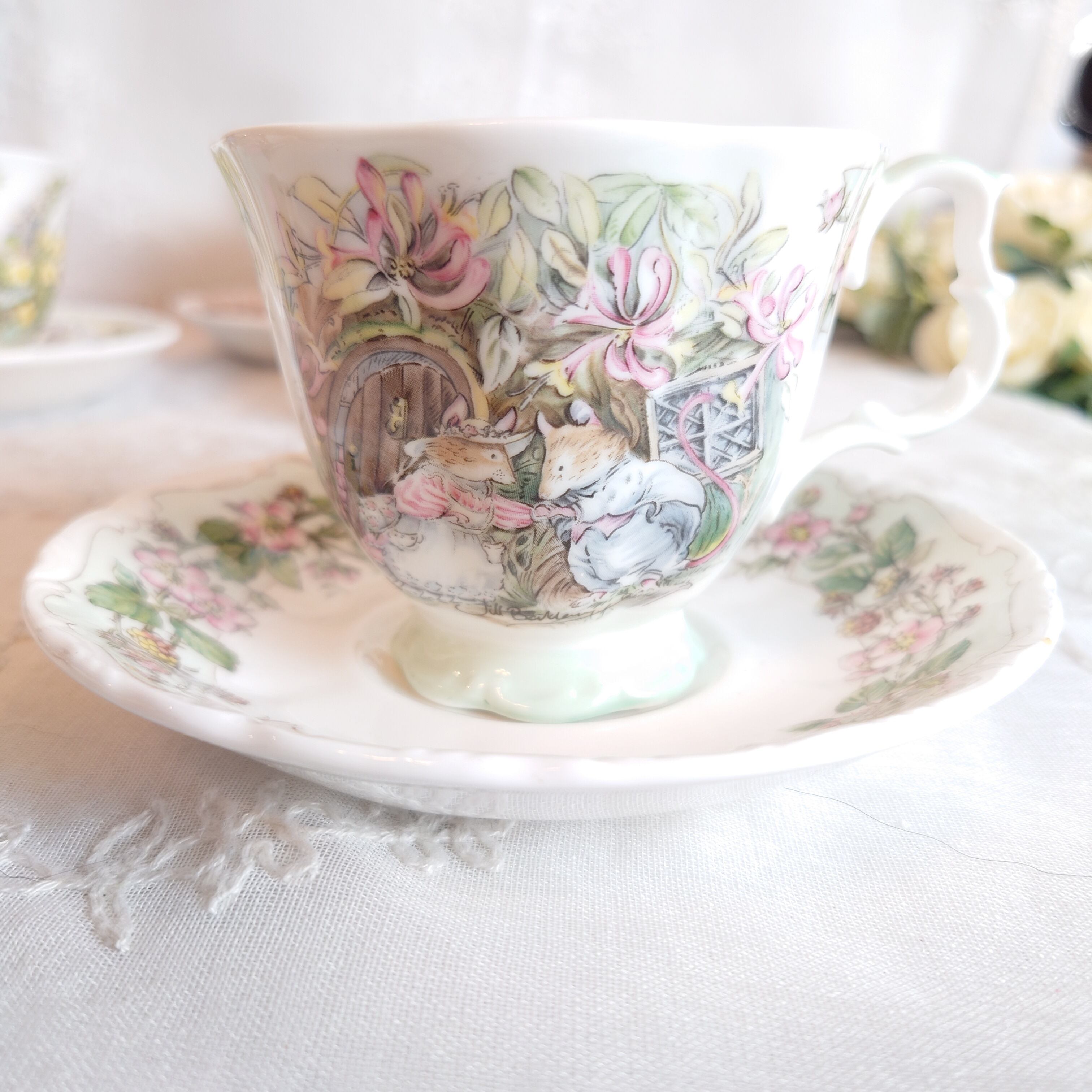 訳あり【希少品】ロイヤルドルトン ブランブリーヘッジ貯金箱 春・夏 期間限定値下⭐︎訳あり【希少品】ロイヤルドルトン ブランブリー