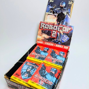 ☆送料無料！☆1990年製 Topps【 ROBOCOP 2 Movie Cards 】VINTAGE トレーディングカード単品 （1個=9CARDS 1STICKER）〚アメリカン雑貨 アメトイ〛