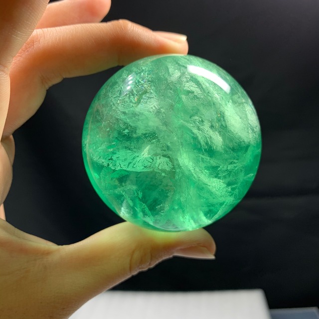 秘蔵プレミアム✩透明度高め大玉グリーンフローライトスフィア