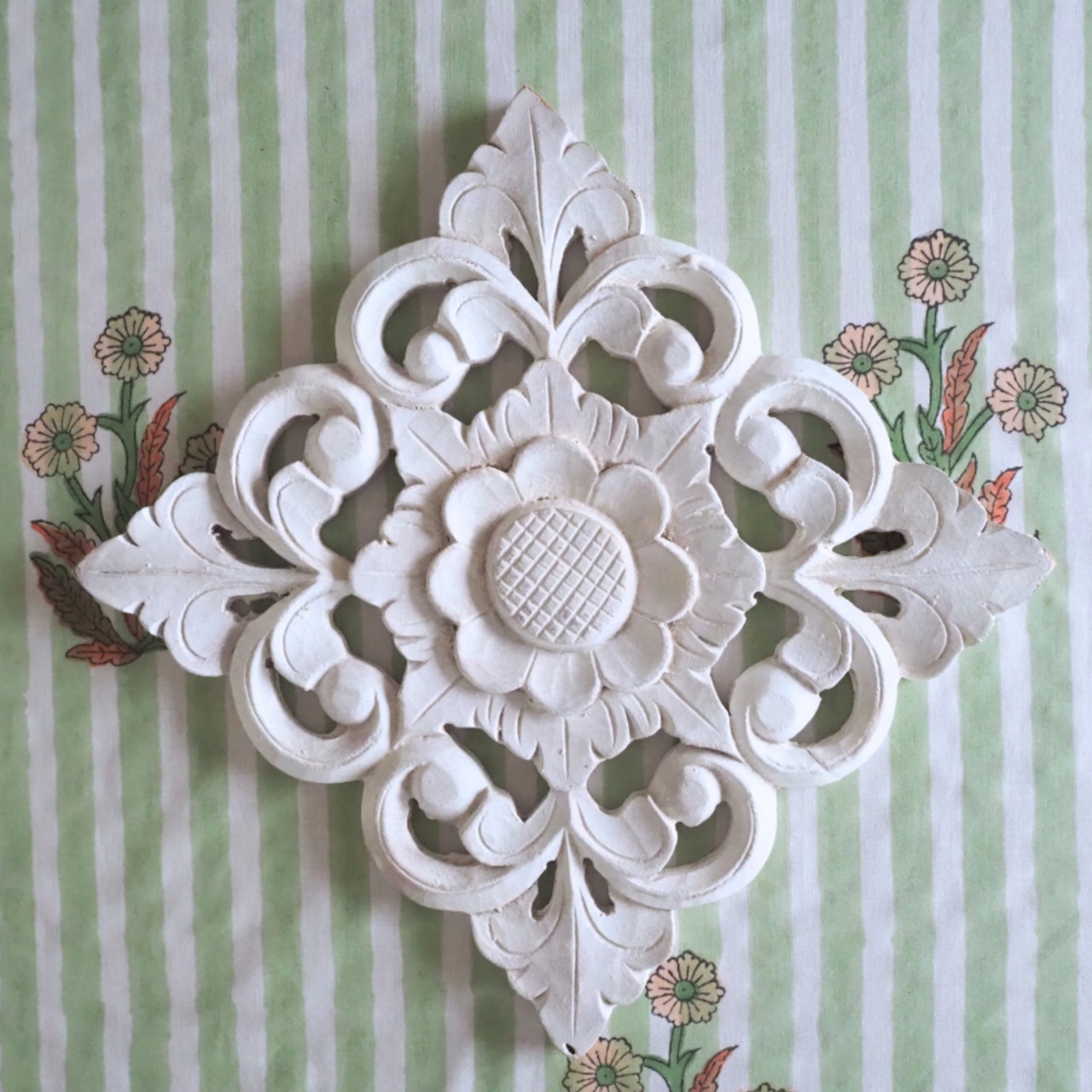 ブロックプリント生地【50cm単位】インド綿 片耳デザイン付き ストライプ/花柄 白×グリーン×オレンジ #56726-WT2