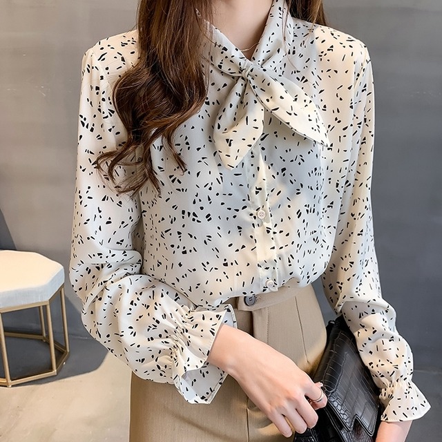 ブラウス トップス レディース 長袖 シフォンシャツ ボウタイ 柄 3色 オールマッチ シャツ シアー シフォン 透け感 レトロ パフスリーブ フロントボタン ゆったり 大きいサイズ 体型カバー 着痩せ 薄手 シースルー 透け感 大人可愛い 大人女子 乙女 カジュアル 韓国 ファッション コーデ シンプル キュート 送料無料 フェミニン おしゃれ お洒落 サイズ展開豊富 春 秋 お出かけ デート 女子会 普段使い 着回し 休日 オフィス 仕事着 10代 20代 30代 40代 プチプラ