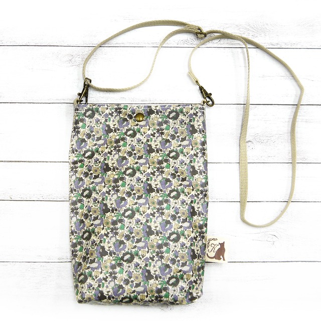 【Kuu工房】ブルーグレー花柄スマホポーチ/バッグ