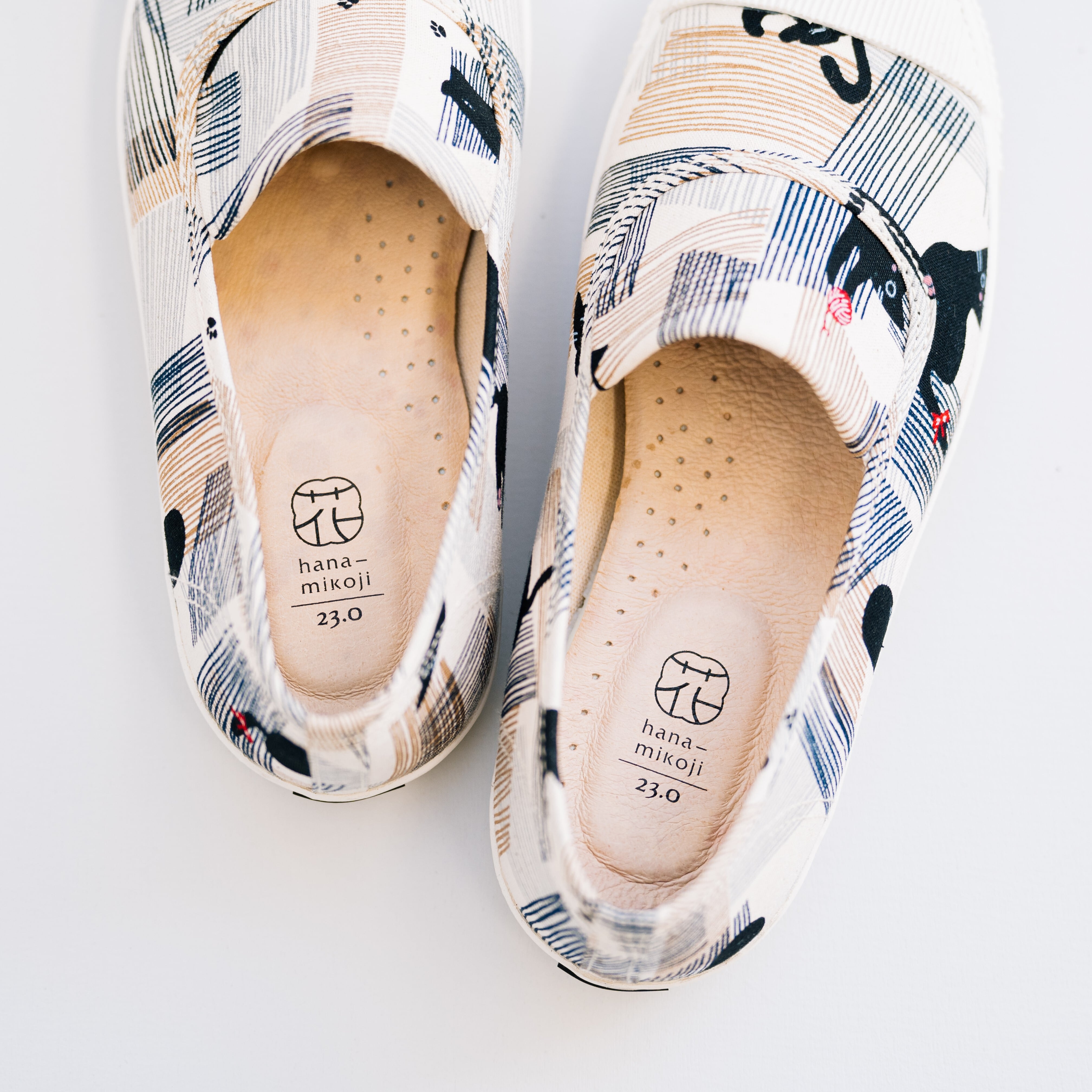 スタンダード ねこのかくれんぼ シューズ・靴 | hanamikoji shoes