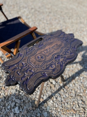 ヴィンテージ風彫刻テーブル（ダークパープル）