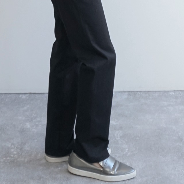 ストレッチストレートパンツ