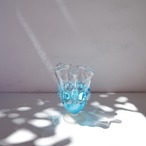 ぽこぽこした水色の花瓶