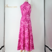 フラダンス 衣装 ワンピース ドレス ピンク系 Hula Ku 日本製 ハイビスカス柄 モンステラ柄 ハワイアンプリント アロハ フラ ダンス レッスン 練習 ハワイアン ノースリーブ ハイネック 華やか 鮮やか かわいい おしゃれ 上品 大人っぽい レディース スリーブレス ワイドスカート マキシドレス