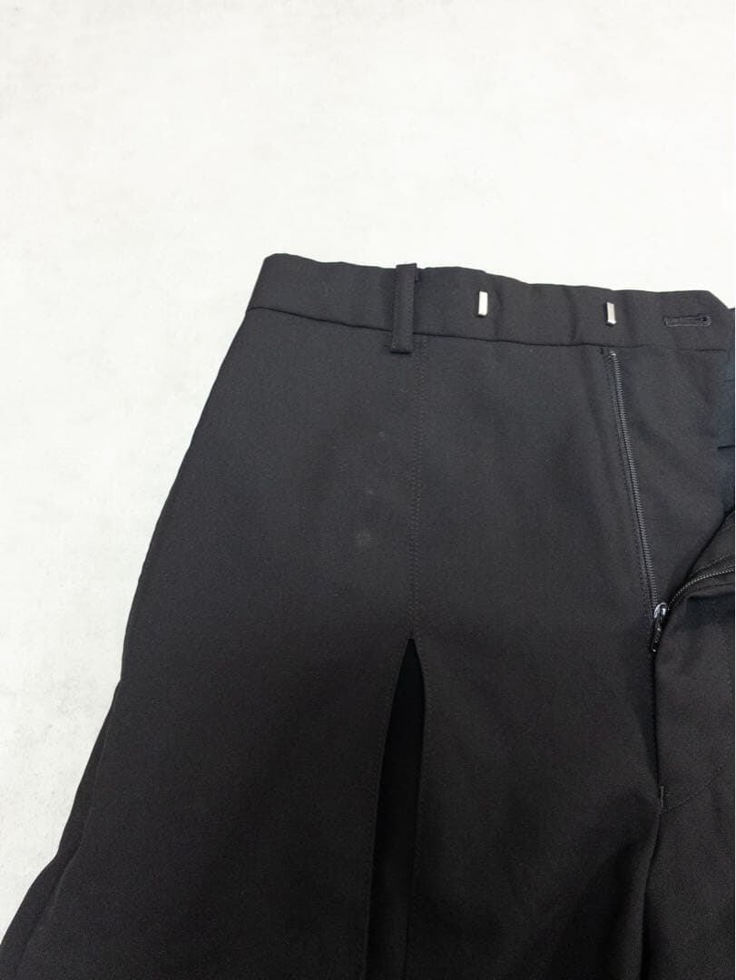 LITTLEBIG 22SS プリーツ ショートパンツ スラックス ブラック LITTLEBIG 22SS プリーツ ショートパンツ スラックス ブラック | CHASE