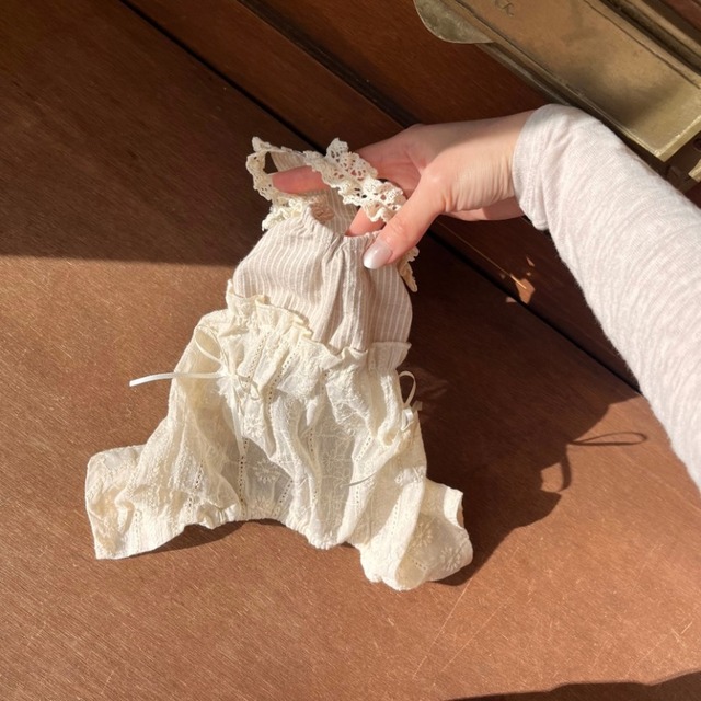 【予約】[Hi yeboo] vera romper (beige & ivory)