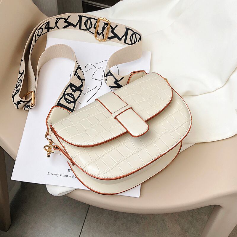 高級感のある女性の小さなバッグ女性2020人気の新しいトレンディなファッションのメッセンジャーバッグinsバージョンのネットレッドサドルバッグ Tiancai_Wing_Bag8504206