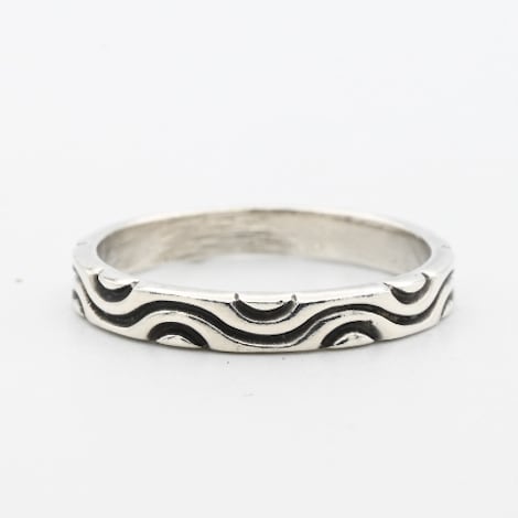 Cutting Out Wavy Design Thin Band Ring #11.0 / USA