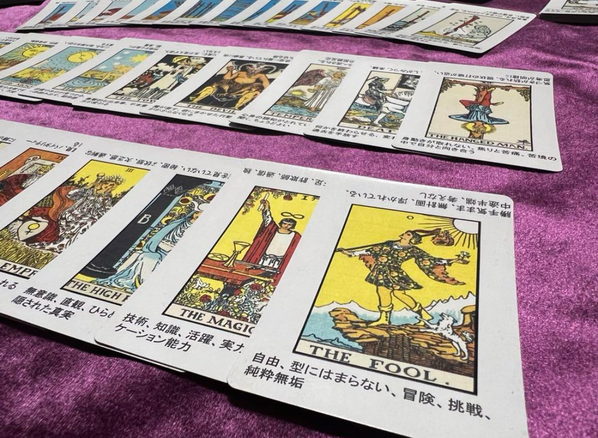 ニュー意味の書いてあるタロットカード