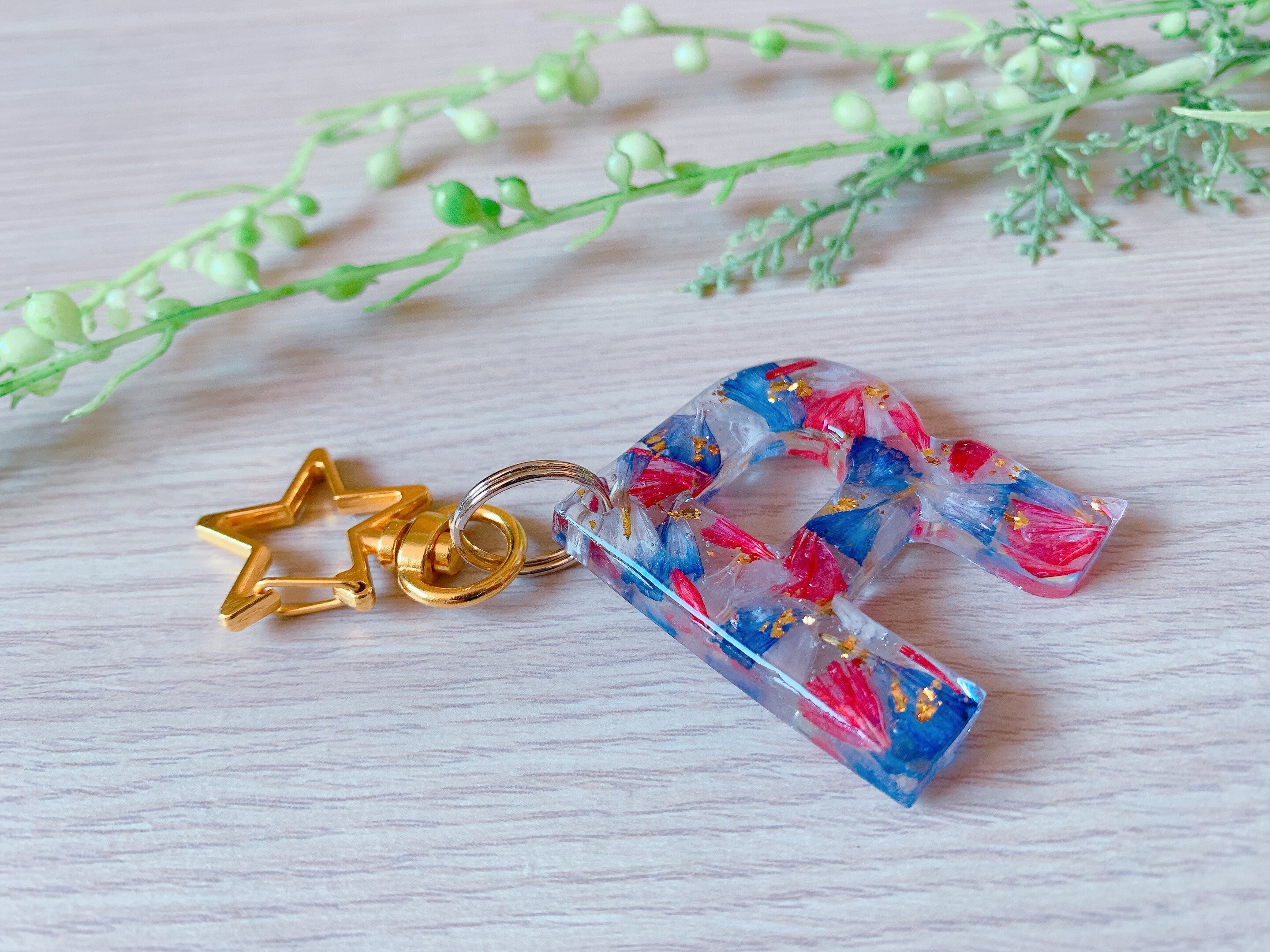 スターチス レジン フラワー イニシャル キーホルダー♪ | tricoloredaisy