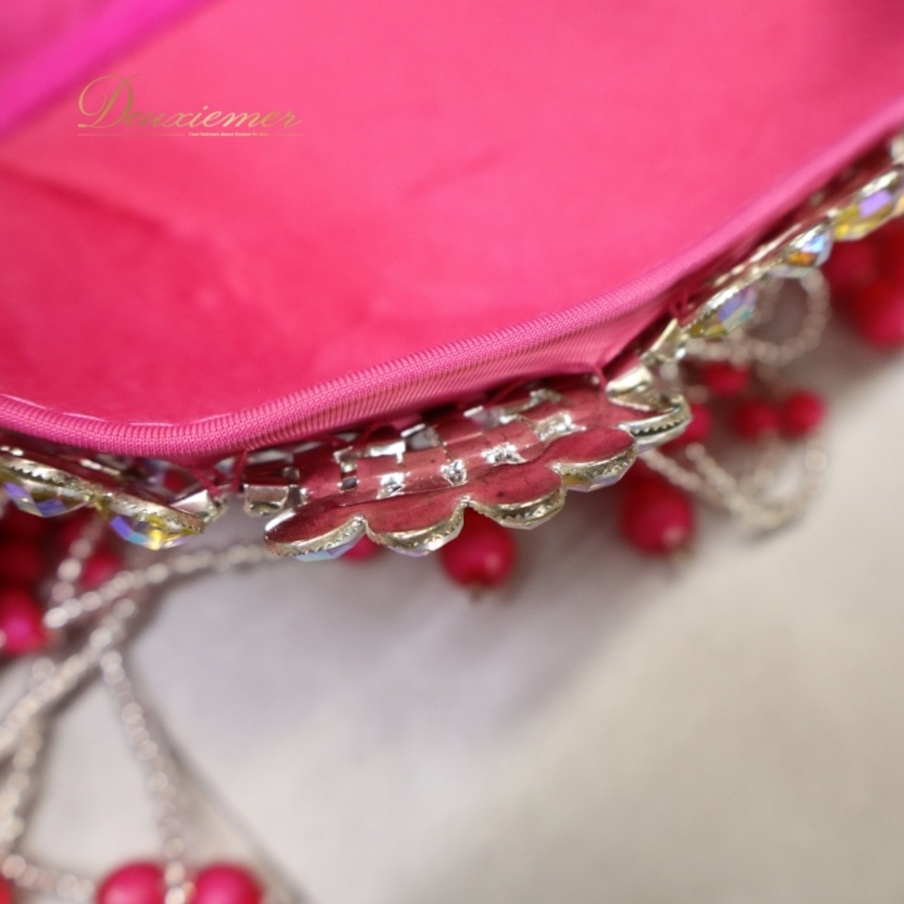 ベリーダンス オリエンタル 衣装 トップス ベルト セット ピンク系 ラインストーン スパンコール 豪華 装飾 華やか キラキラ ダンス衣装 イベント ステージ 鮮やか かわいい フリンジ