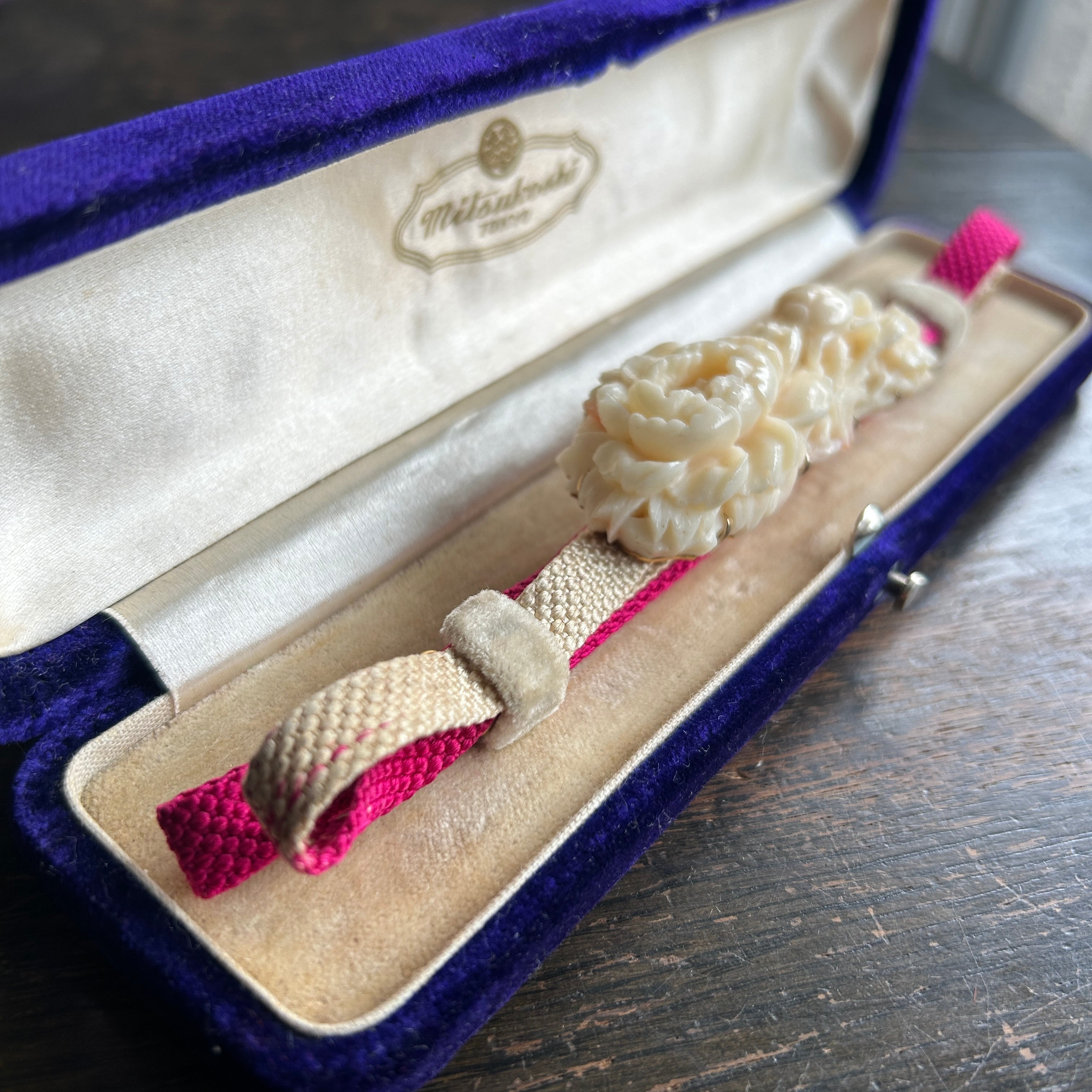 アンティーク　昭和5年　白珊瑚の牡丹帯留め