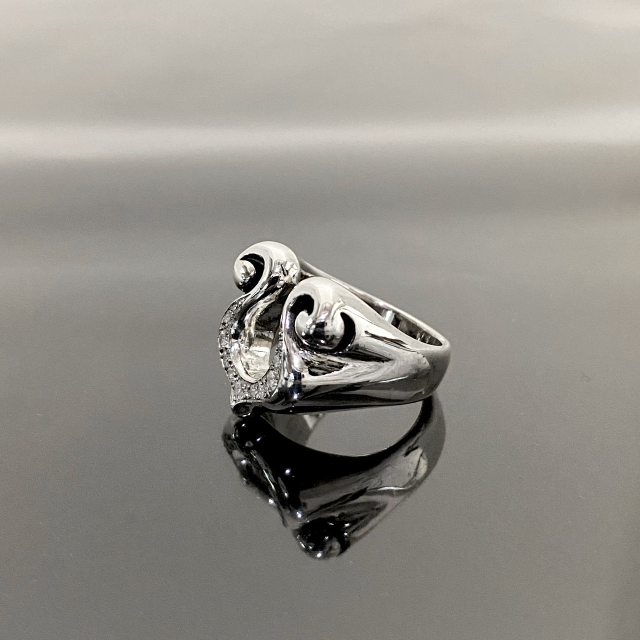 RHYTHMIC HORSESHOE RING with CUBIC ZIRCONIA / リズミックホースシューキュービックジルコニアリング