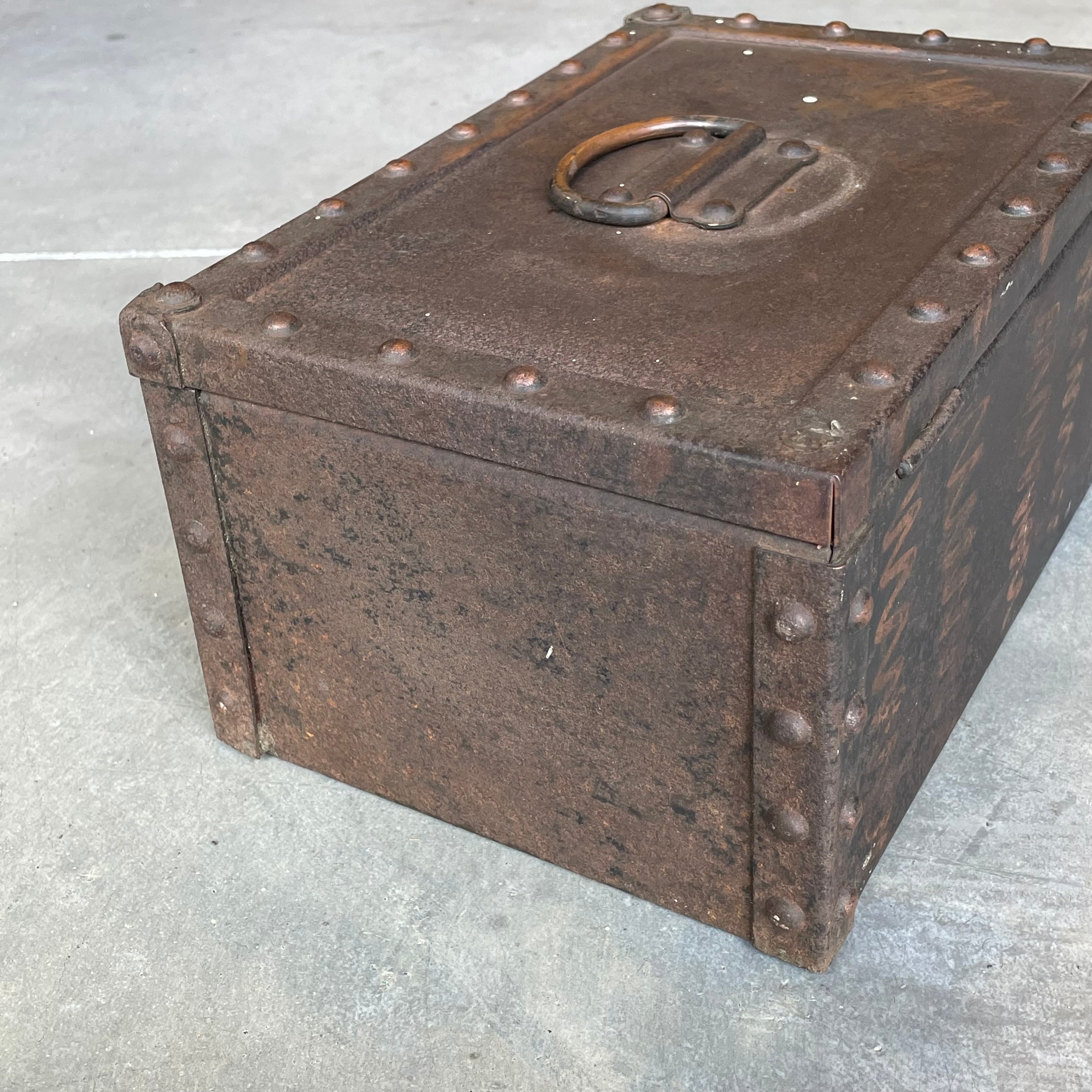 最終値下げヴィンテージ金属製収納ボックス STRONG BOX / JAPAN FINISH | BUFF STOCK YARD