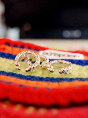 alanda_no: CH CUFF + JEWELRY MAT– Hand-knit