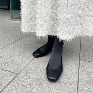 Vカット パンプス