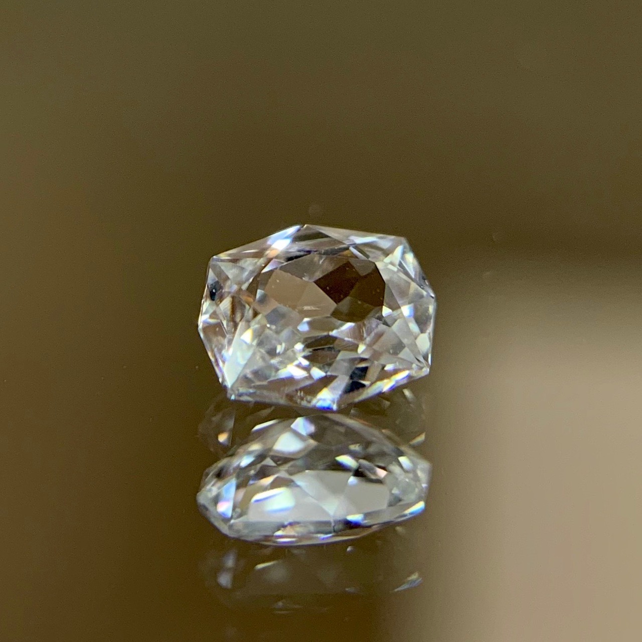 カラーレス ジルコン 0.488ct 簡易ソーティング付き