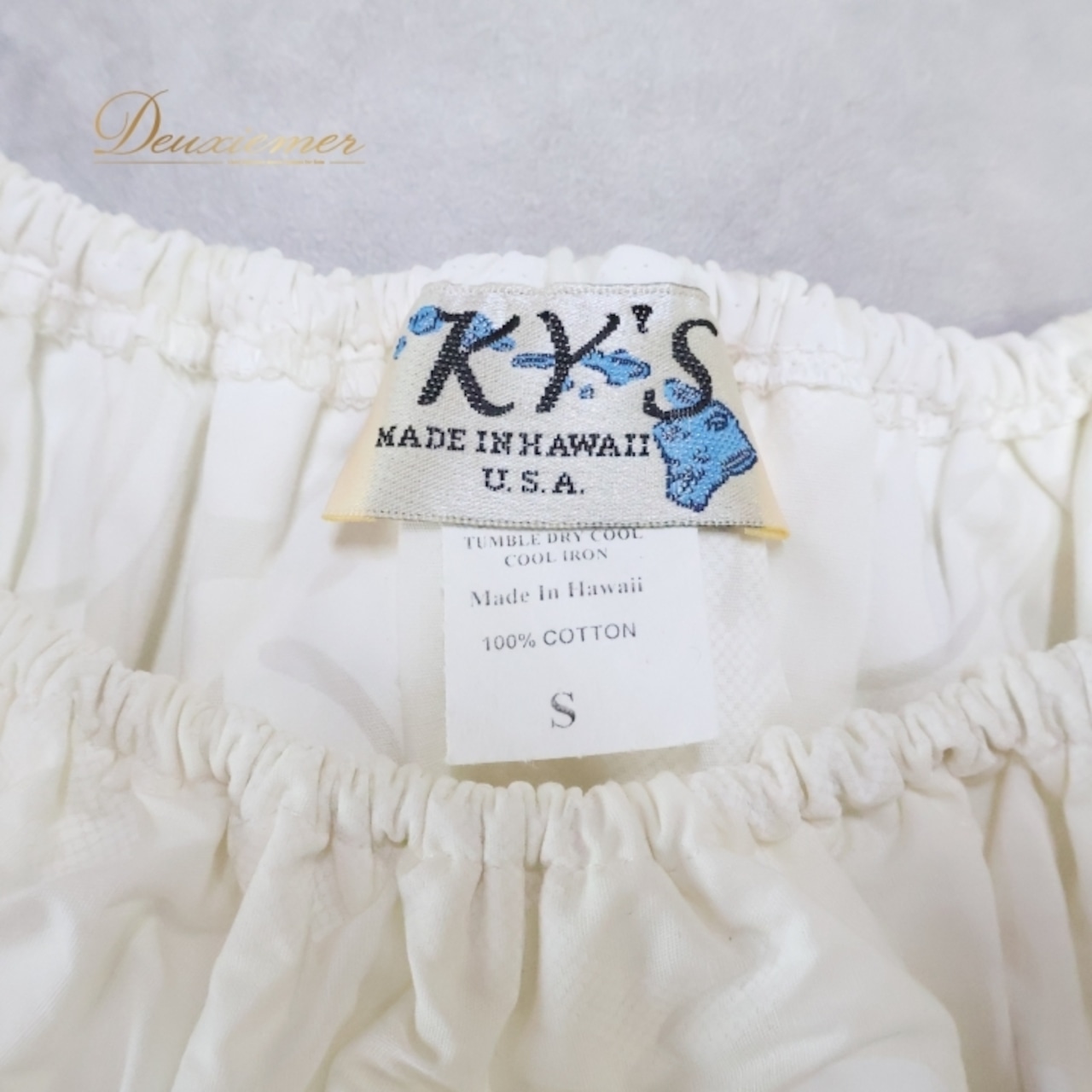 フラダンス 衣装 ワンピース ドレス KY'S ホワイト系 ハワイ製 ワンカラー フリル ハイビスカス柄 ポケット付き かわいい きれい 上品 華やか 鮮やか 明るい 白 ハワイアン アロハ ハワイアンプリント フラ ダンス レッスン 練習 バカンス