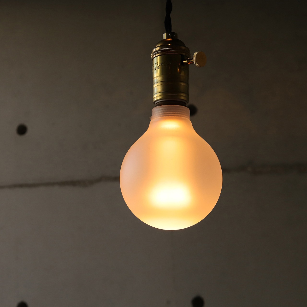 Nostalgia LED Bulb – Frost Globe