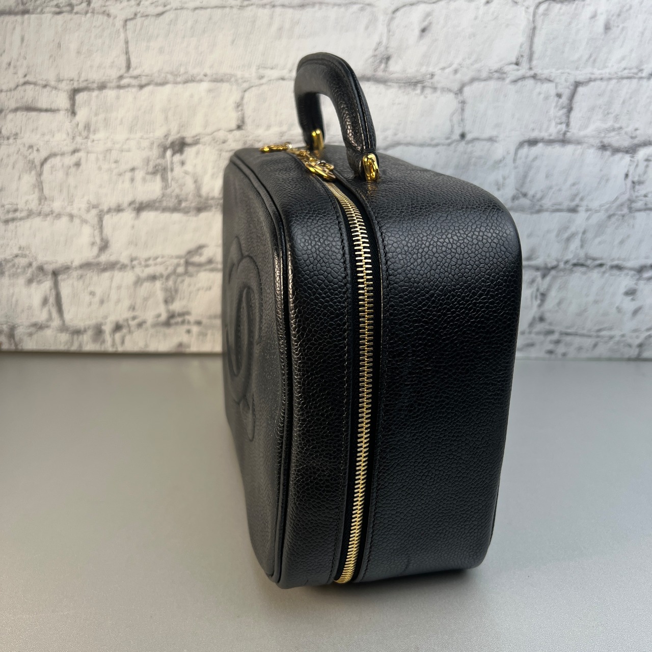 CHANEL シャネル ココマーク コスメ キャビアスキン ショルダーバッグ ブラック A-10188