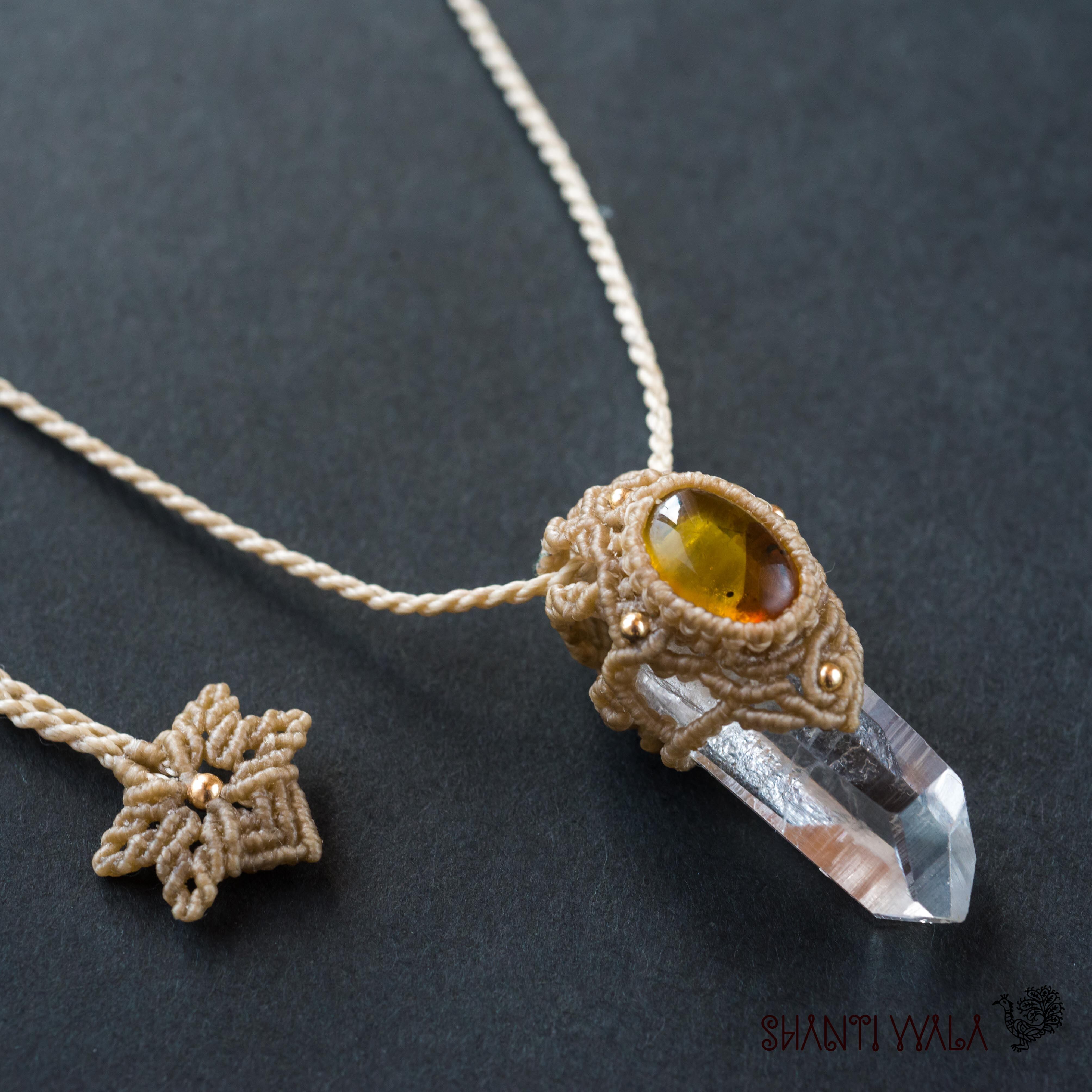 クリスタルとアンバー(琥珀)のマクラメ編み 天然石ネックレス | SHANTi