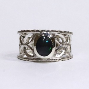 洋彫りリング ブラックオパール