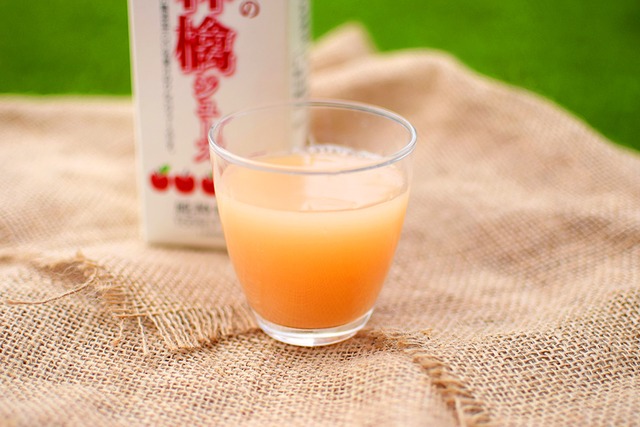 無添加・林檎ジュース  （1本/リットルｘ9本/箱）