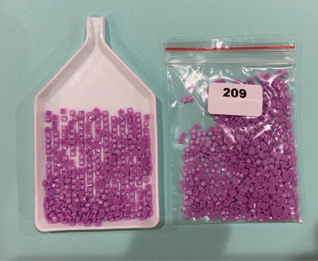 【209番】フェアリーダストビーズ⭐︎四角(square)ビーズ 5g入り