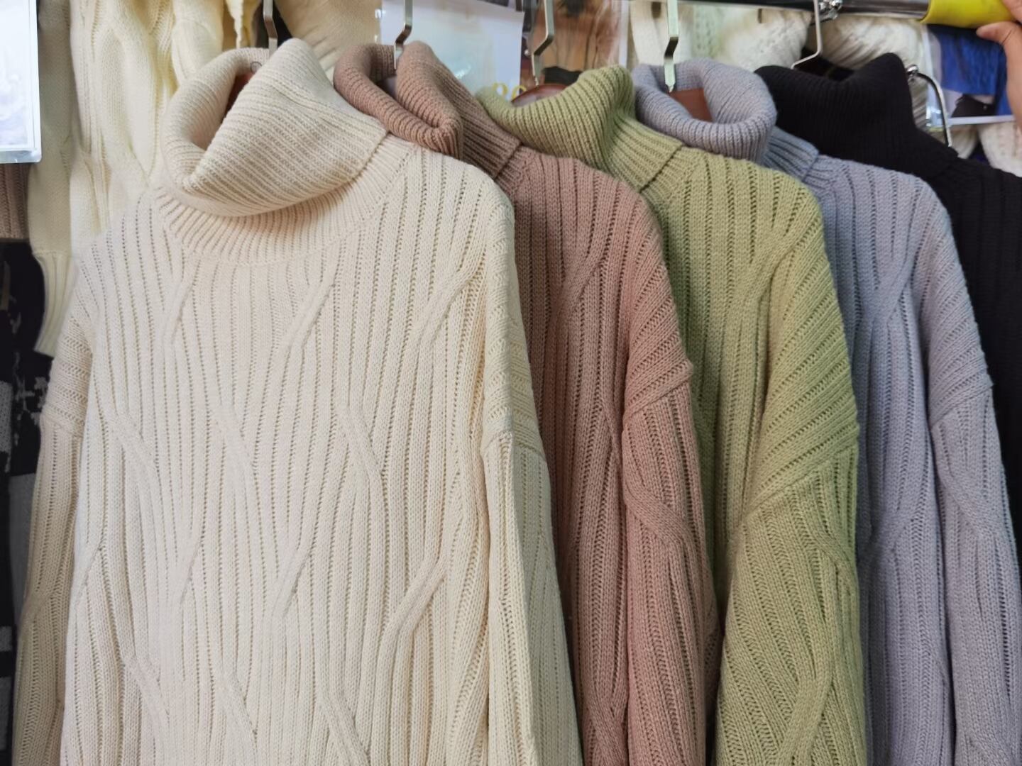 ケーブル編み タートルネックワンピース　AJ1079-8067