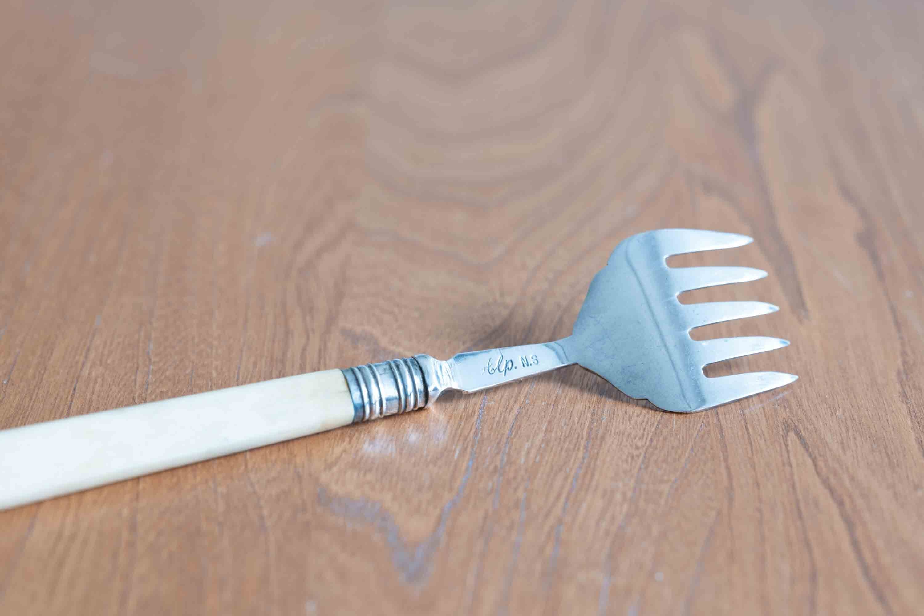 ボーンハンドル（象牙） 銀プレート 魚用フォーク その2 | a4bwiinblad