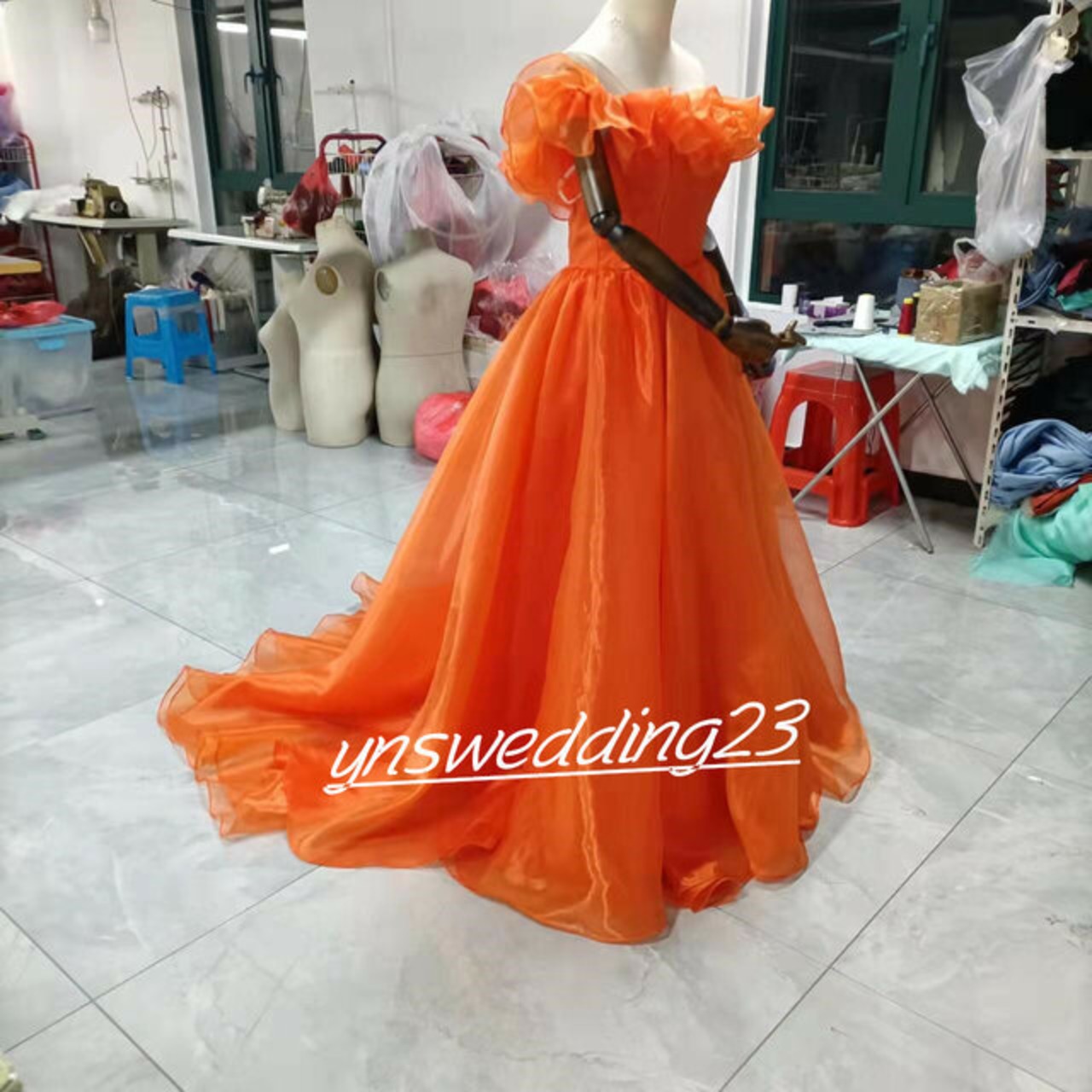 高品質！カラードレス 頼み オレンジ オフショルダー 取り外し袖  