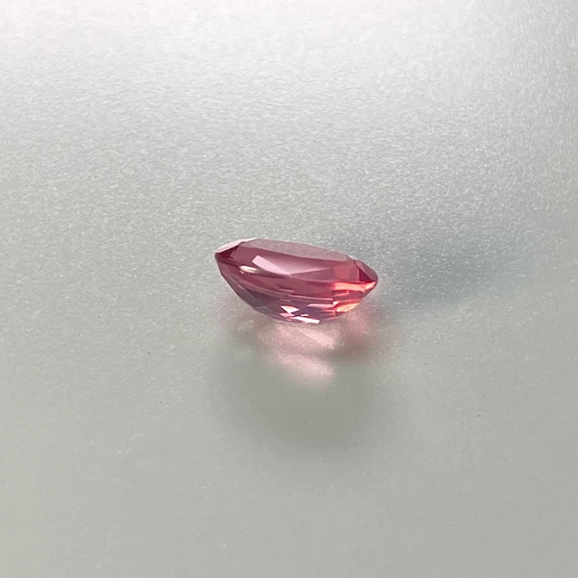 ⁂天然⁂　◇ピンクスピネル◇（蛍光）　0.90ct　タンザニア産