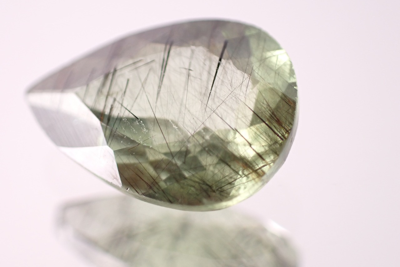 ルドウィジャイトインペリドット　1.98ct　[D2-517]